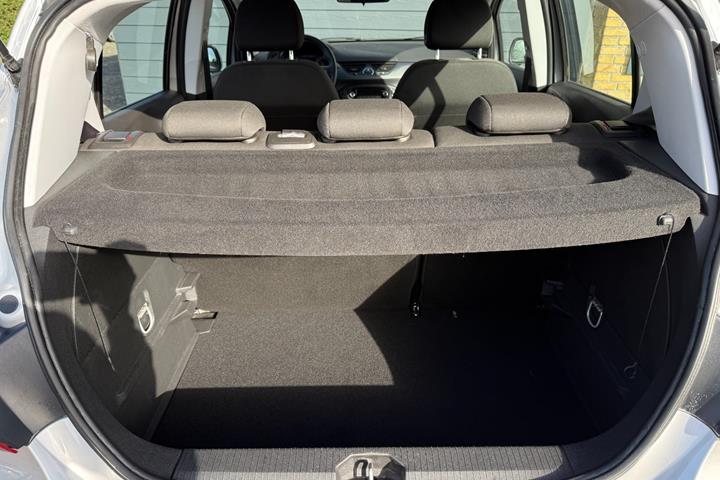 Sølv Opel Corsa fra 2016