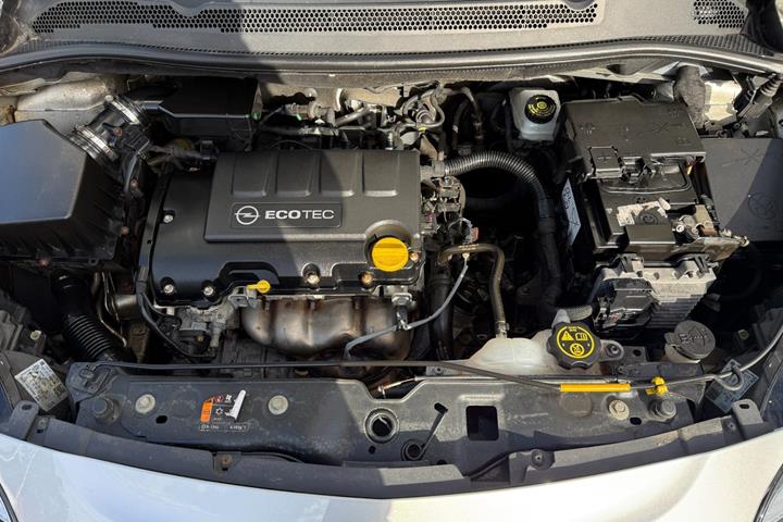 Sølv Opel Corsa fra 2016