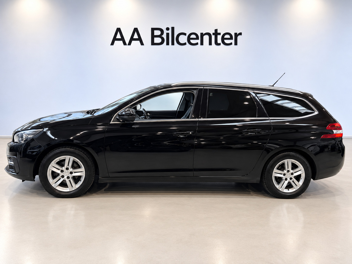Sort Peugeot 308 fra 2019