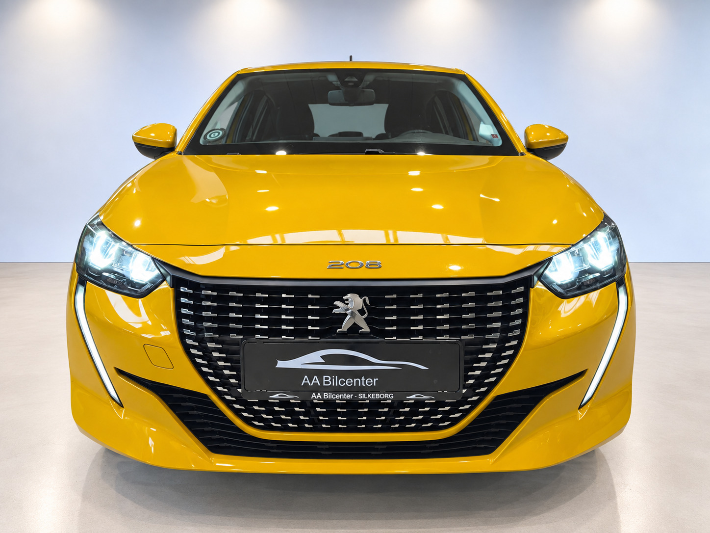 Gul Peugeot 208 fra 2021