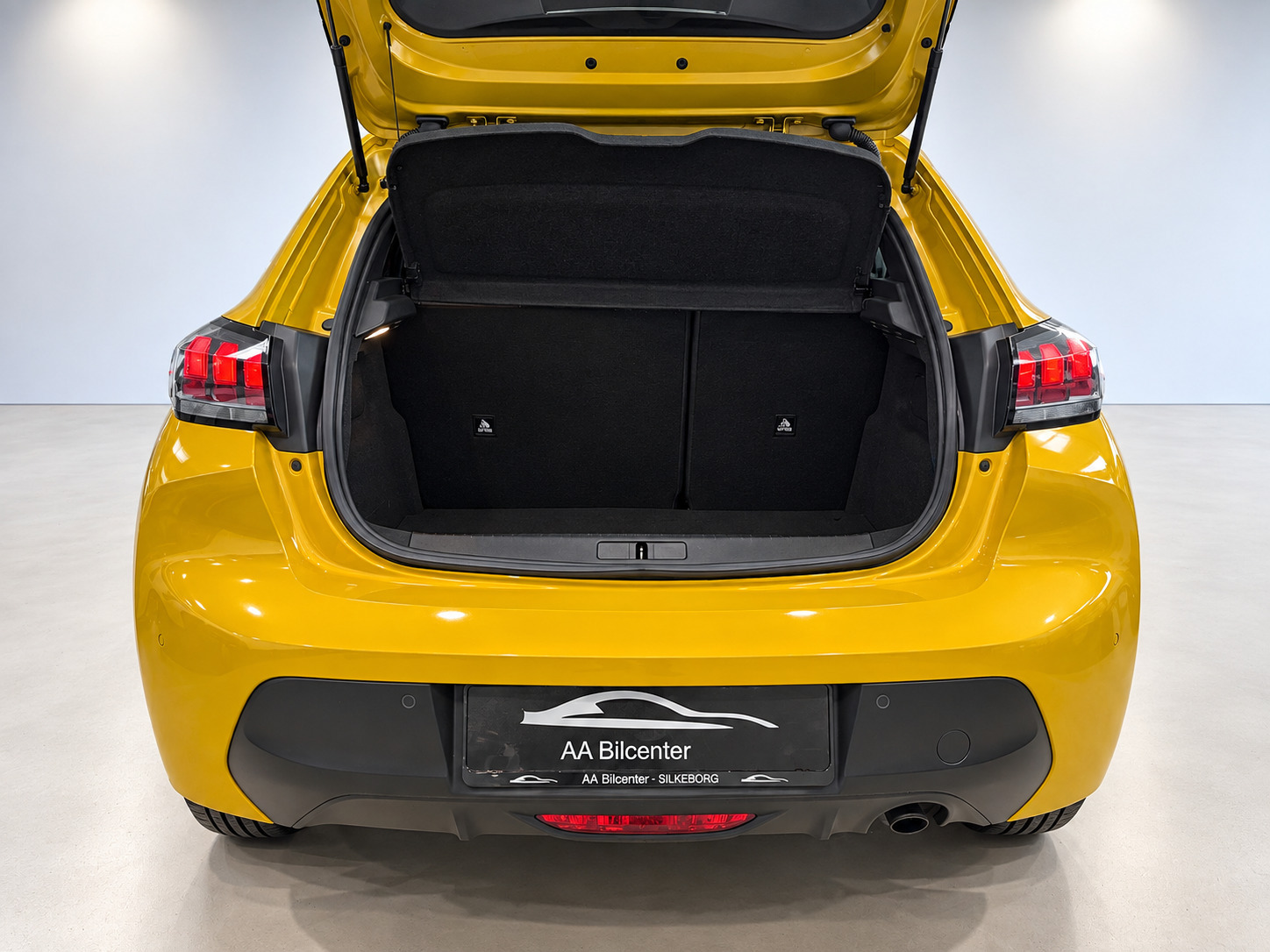 Gul Peugeot 208 fra 2021