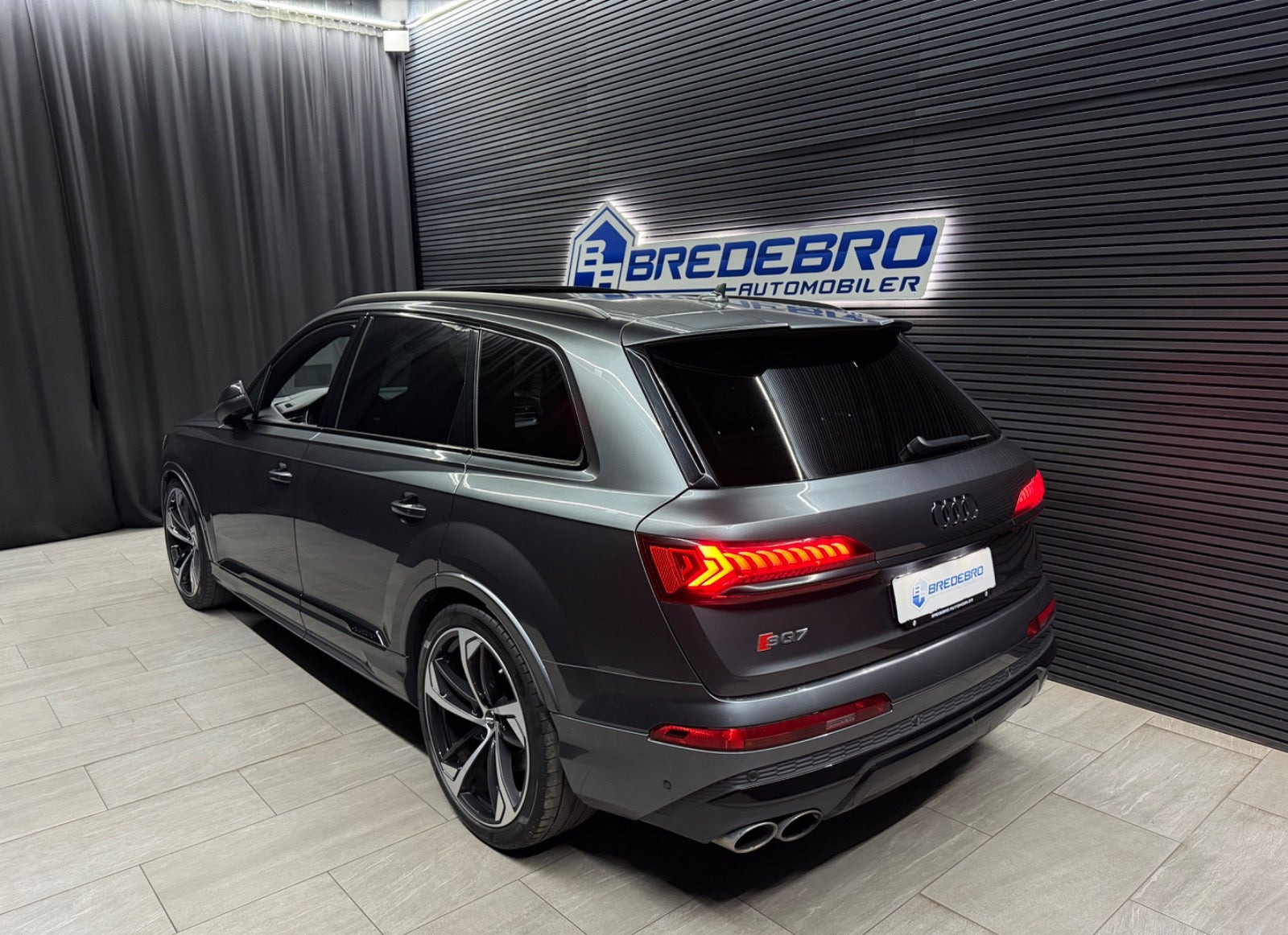 Grå Audi SQ7 fra 2020