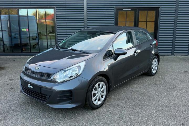 undefined Kia Rio fra 2015 set udefra