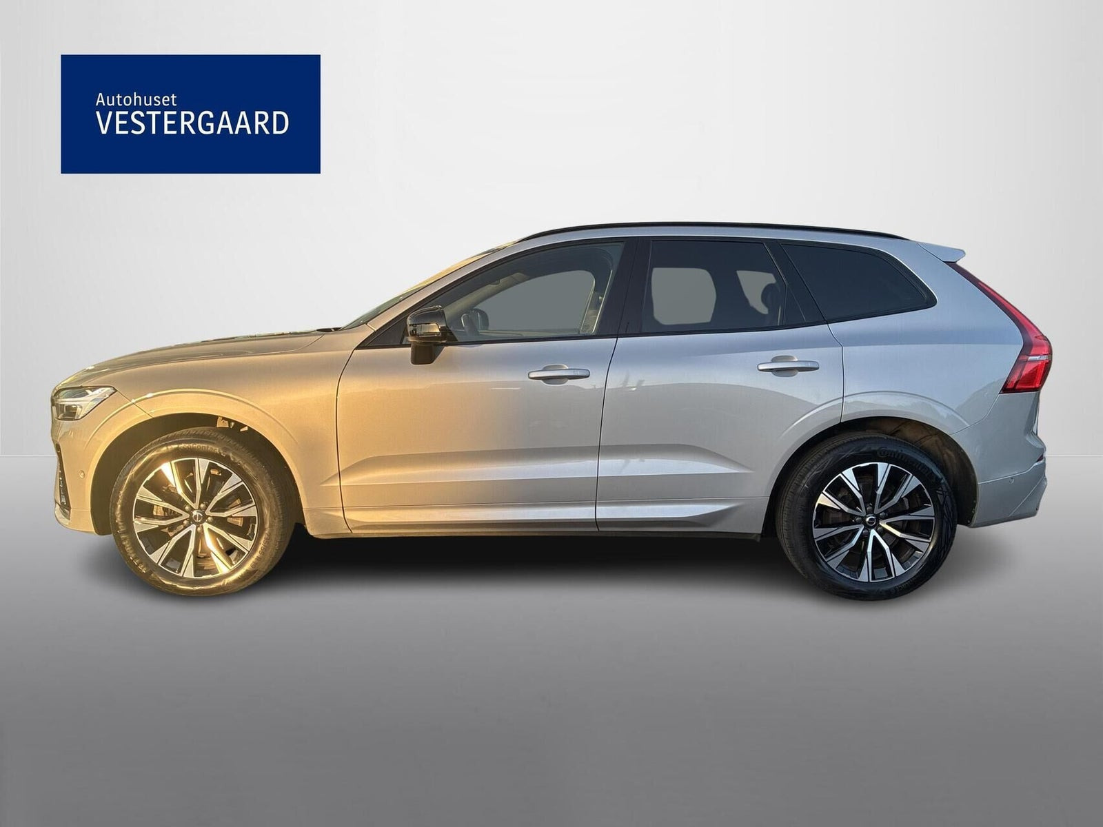 Grå Volvo XC60 fra 2023