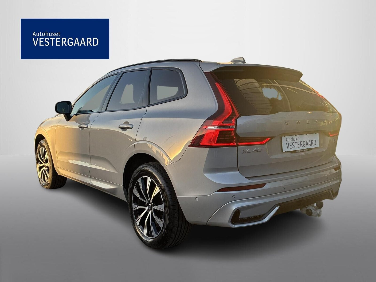 Grå Volvo XC60 fra 2023
