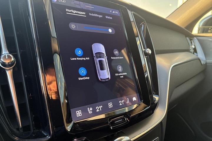 Grå Volvo XC60 fra 2023