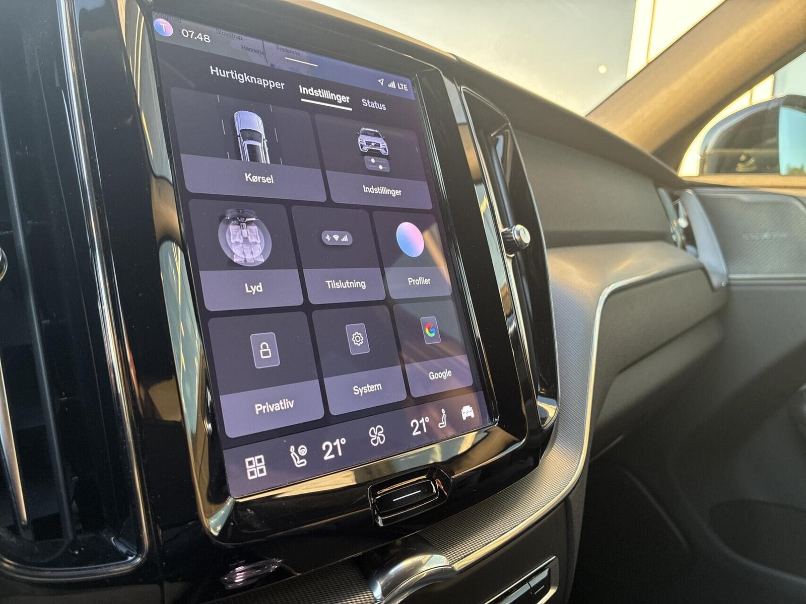 Grå Volvo XC60 fra 2023