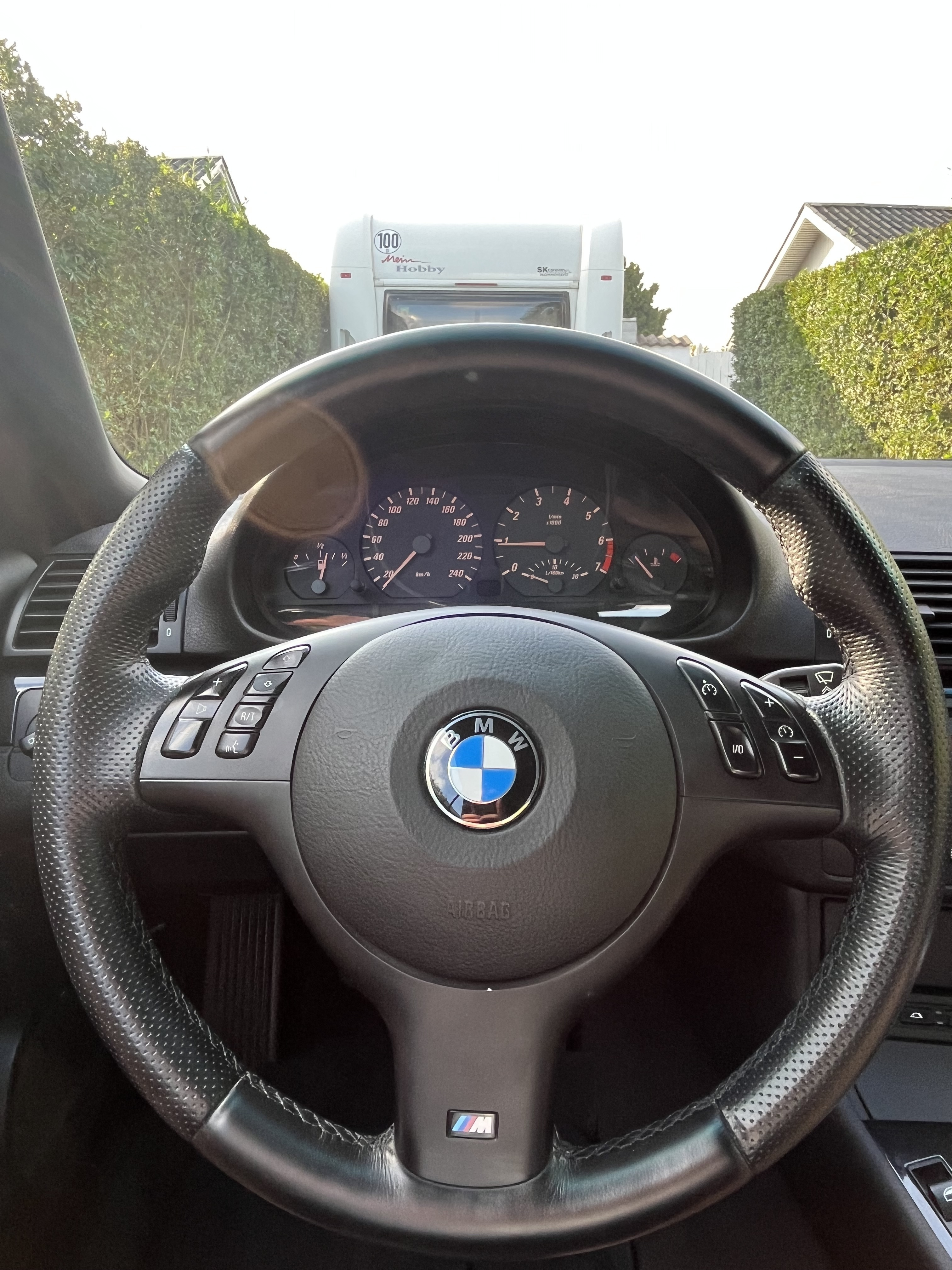 Sølv BMW 320 fra 2001