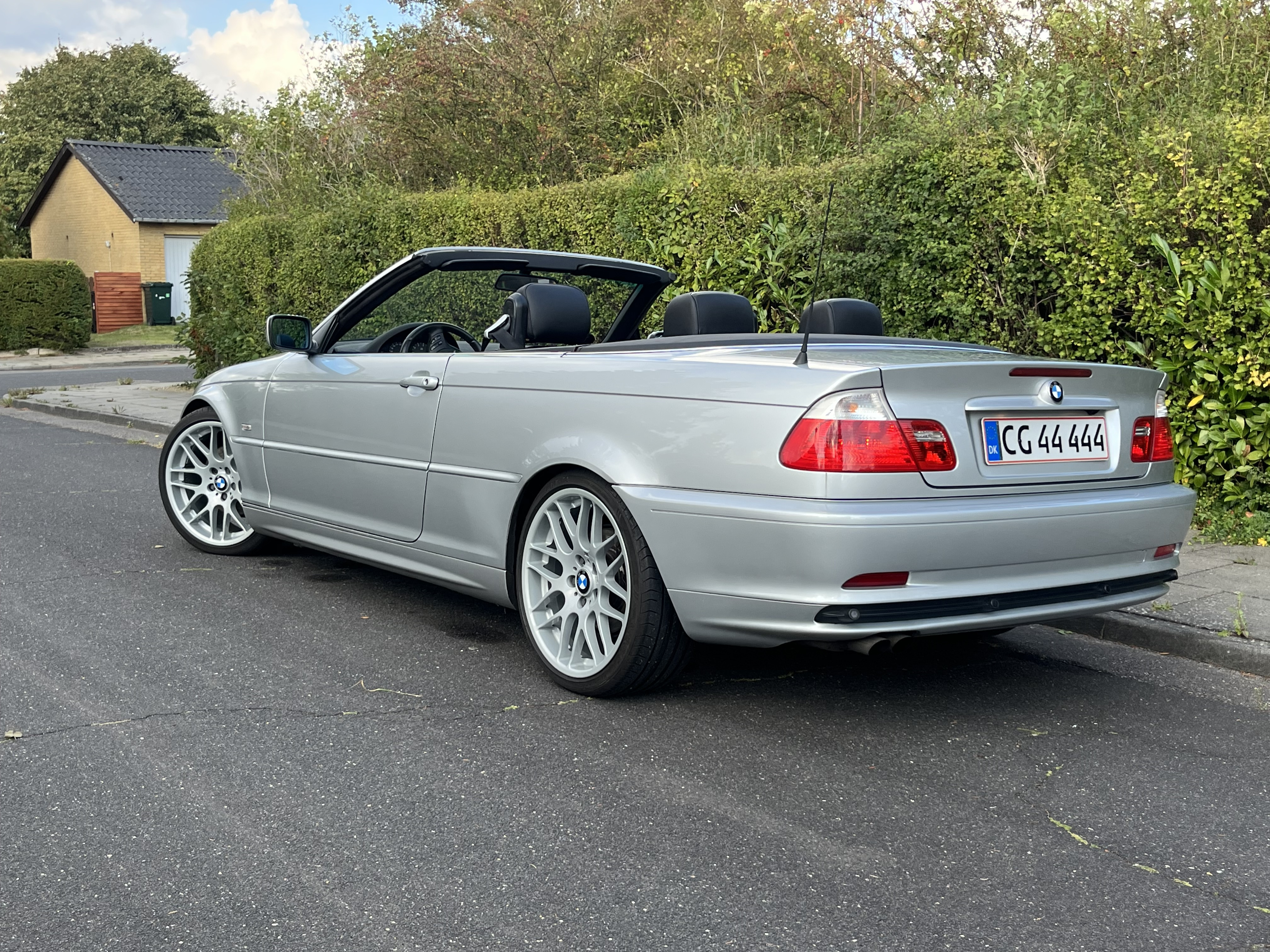 Sølv BMW 320 fra 2001