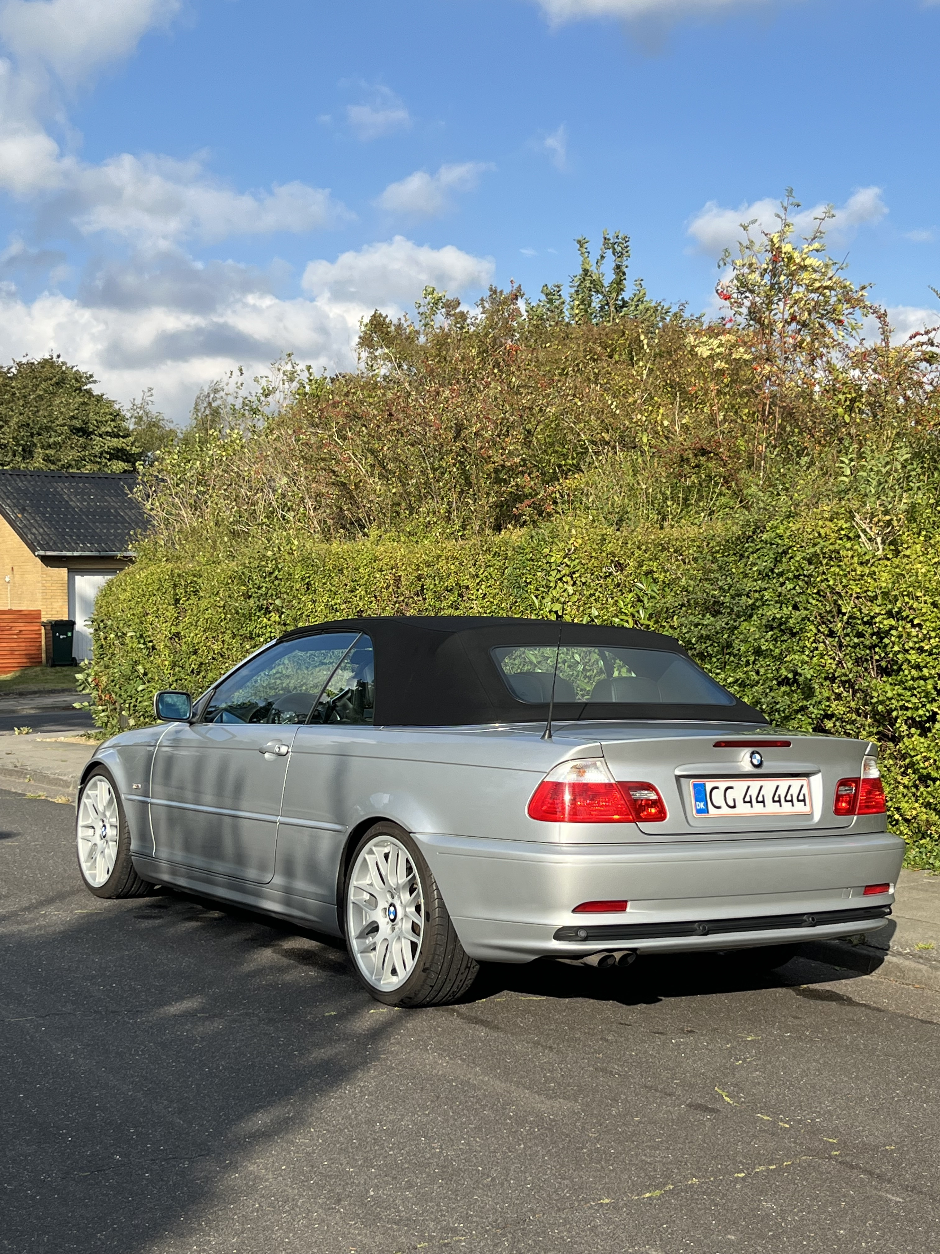 Sølv BMW 320 fra 2001