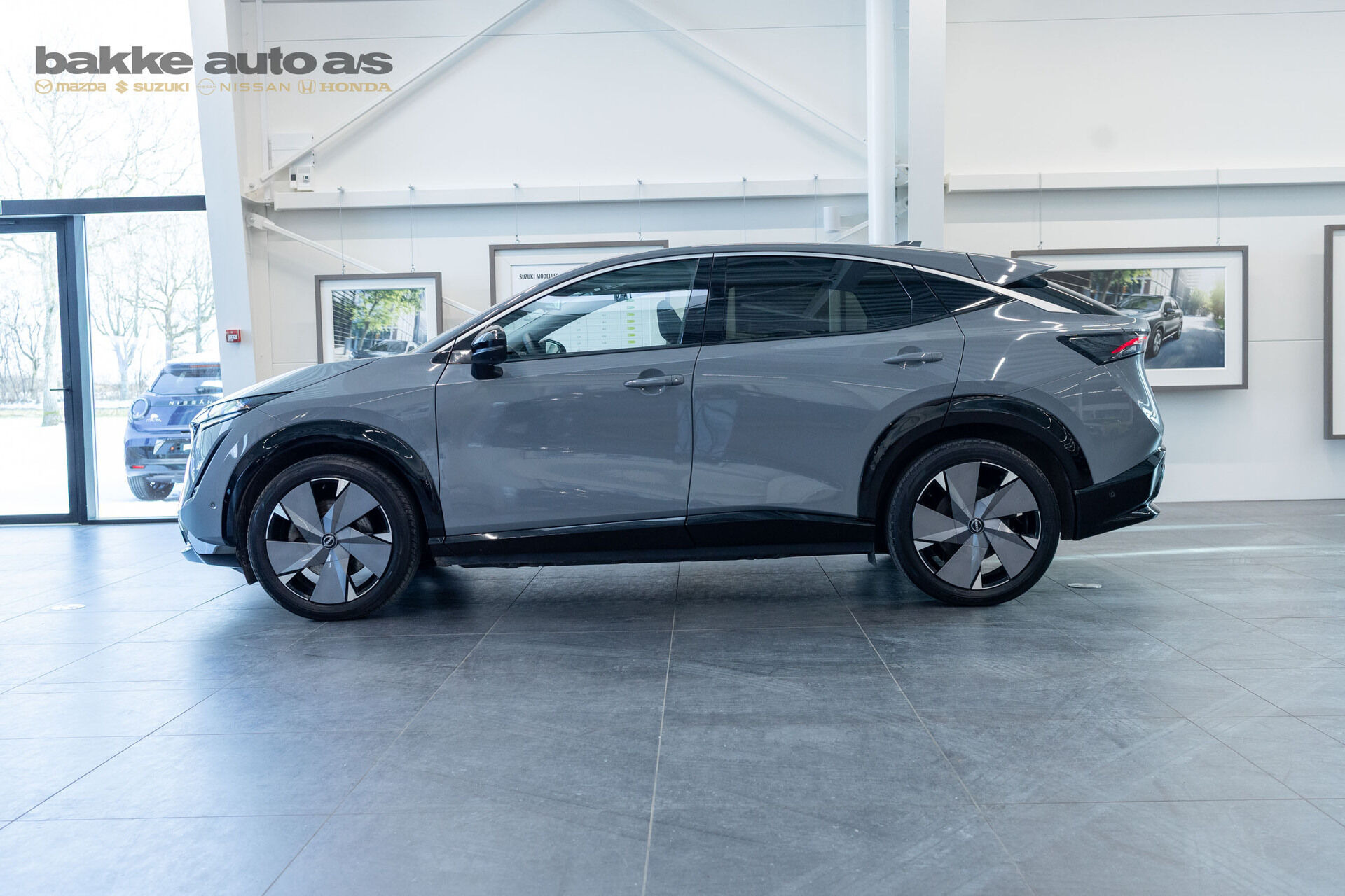 Grå Nissan Ariya fra 2023