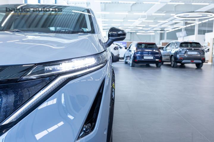 Grå Nissan Ariya fra 2023