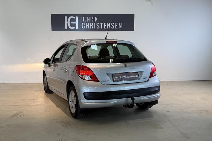 Sølv Peugeot 207 fra 2011