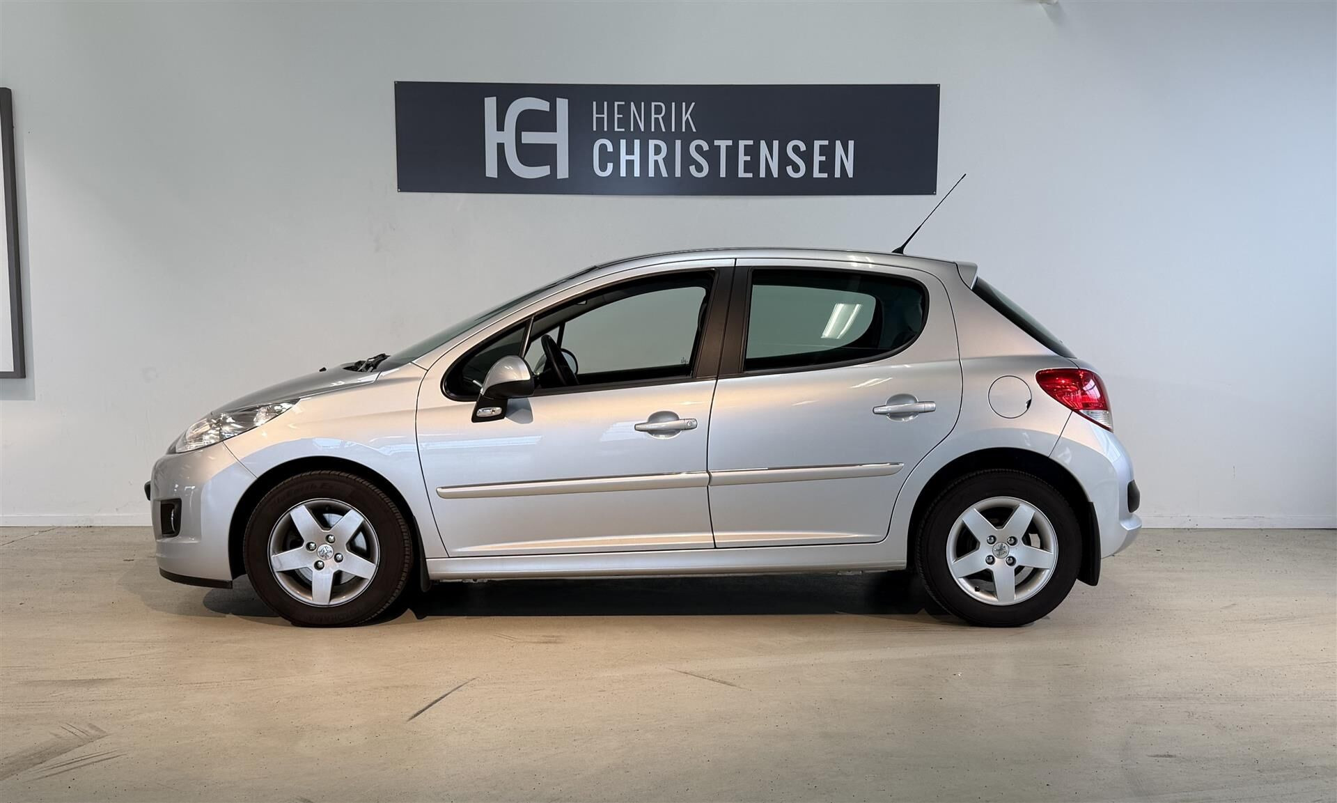 Sølv Peugeot 207 fra 2011