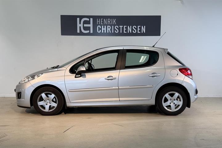 Sølv Peugeot 207 fra 2011