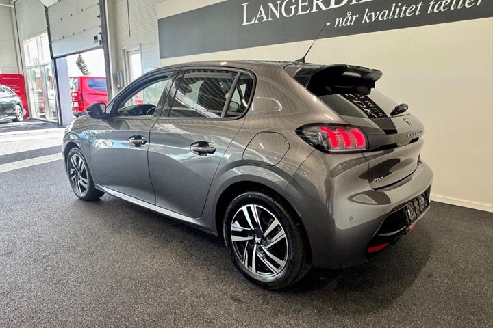Grå Peugeot 208 fra 2022