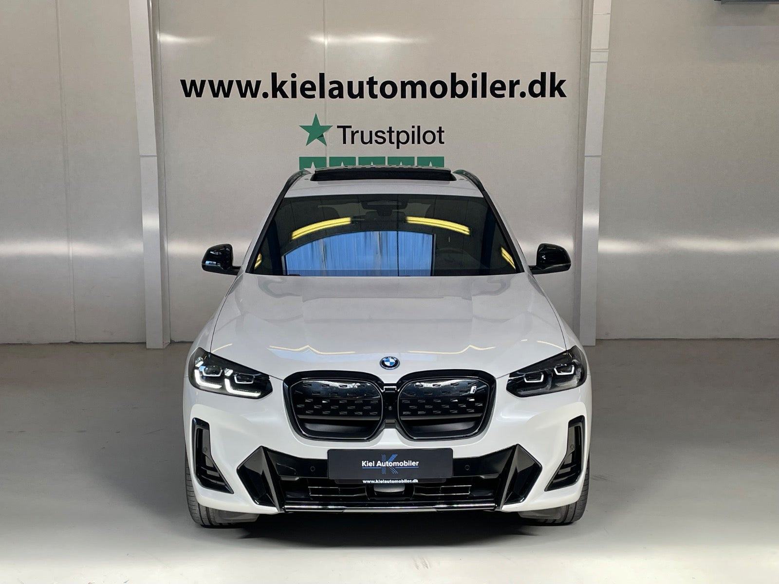 Hvid BMW iX3 fra 2024