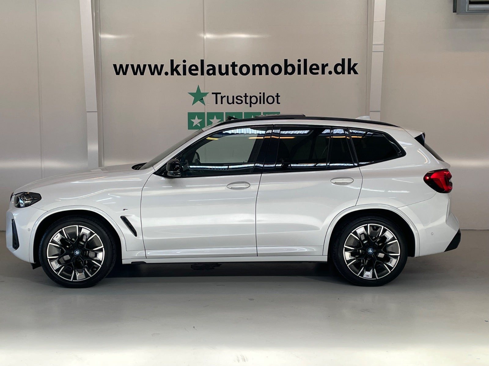Hvid BMW iX3 fra 2024