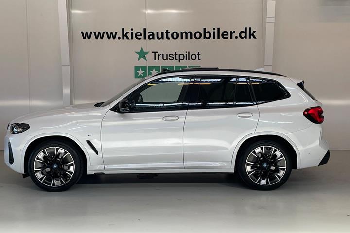 Hvid BMW iX3 fra 2024