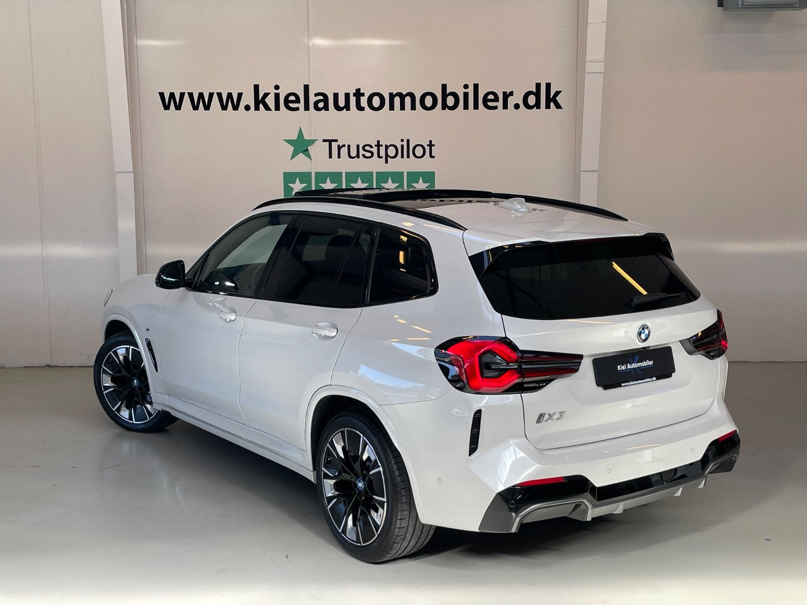 Hvid BMW iX3 fra 2024