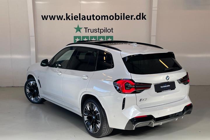 Hvid BMW iX3 fra 2024