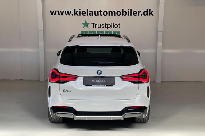 Hvid BMW iX3 fra 2024