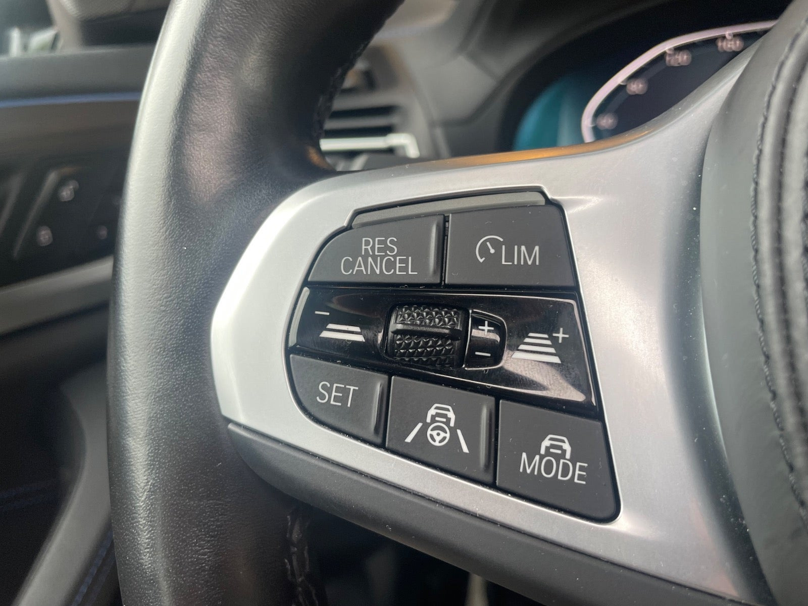 Orange BMW iX3 fra 2023