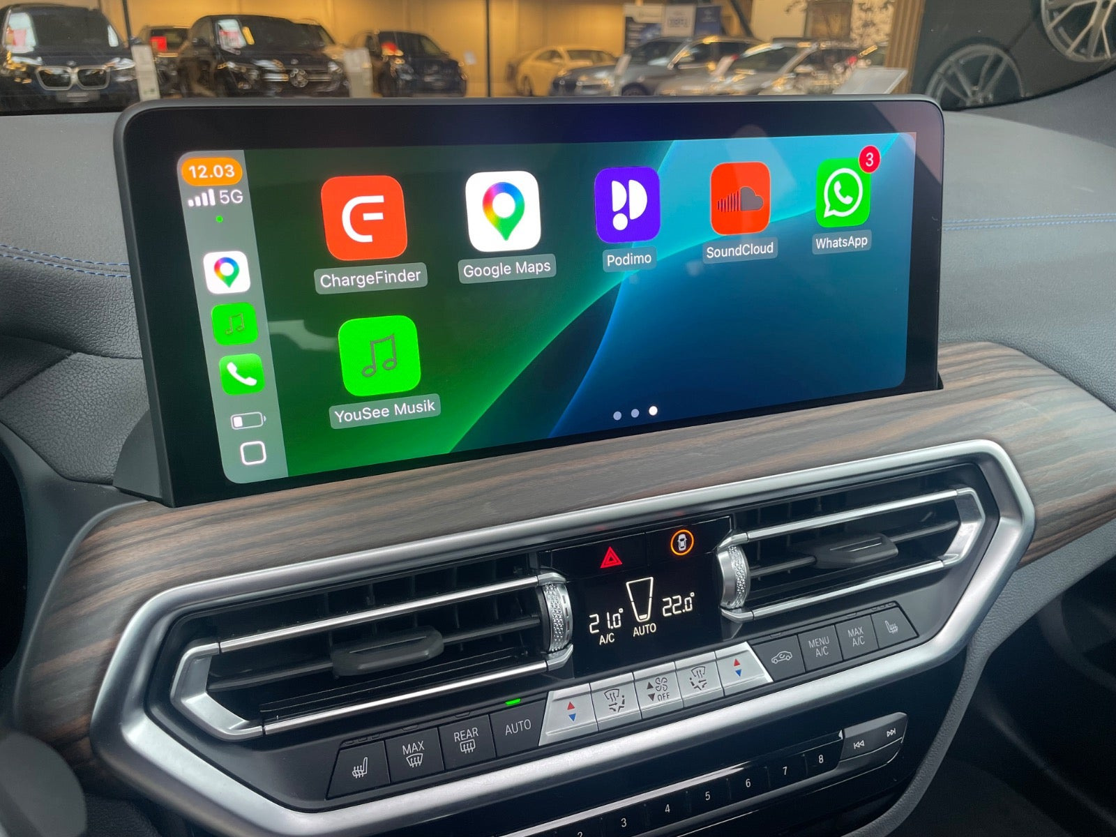 Orange BMW iX3 fra 2023