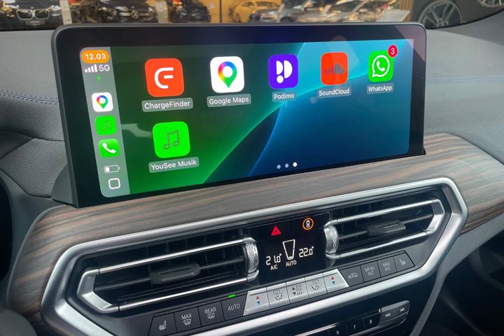 Orange BMW iX3 fra 2023
