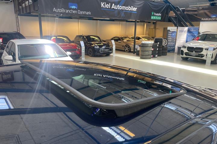 Blå Mercedes EQC400 fra 2021