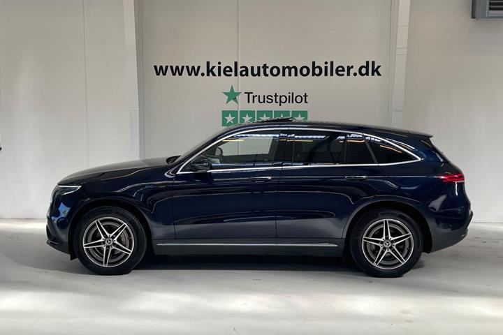 Blå Mercedes EQC400 fra 2021
