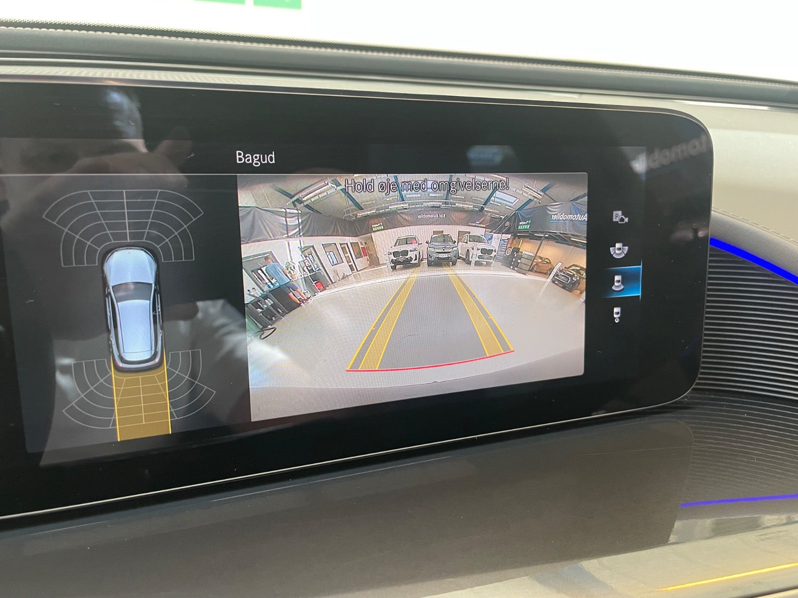 Blå Mercedes EQC400 fra 2021