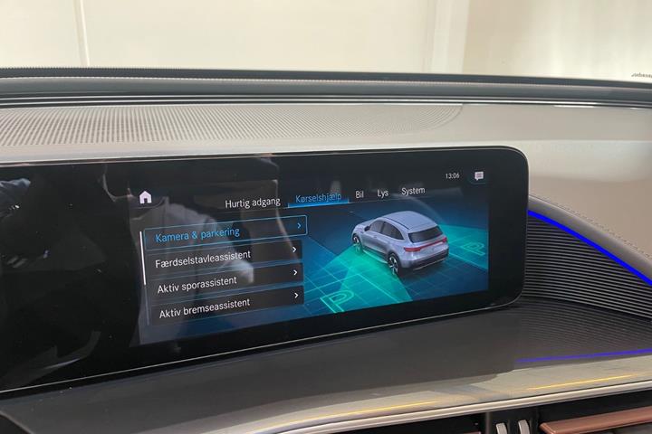 Blå Mercedes EQC400 fra 2021