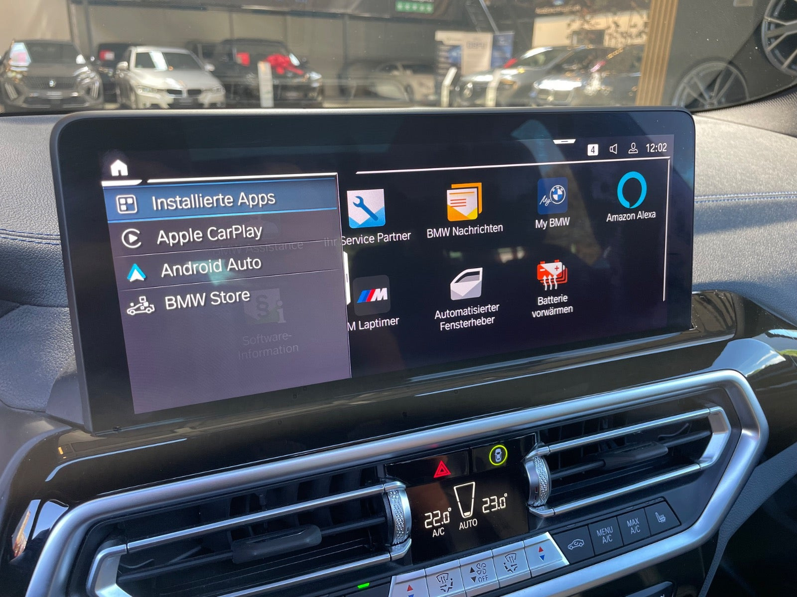 Grå BMW iX3 fra 2023