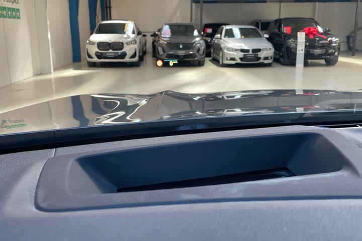 Grå BMW iX3 fra 2023