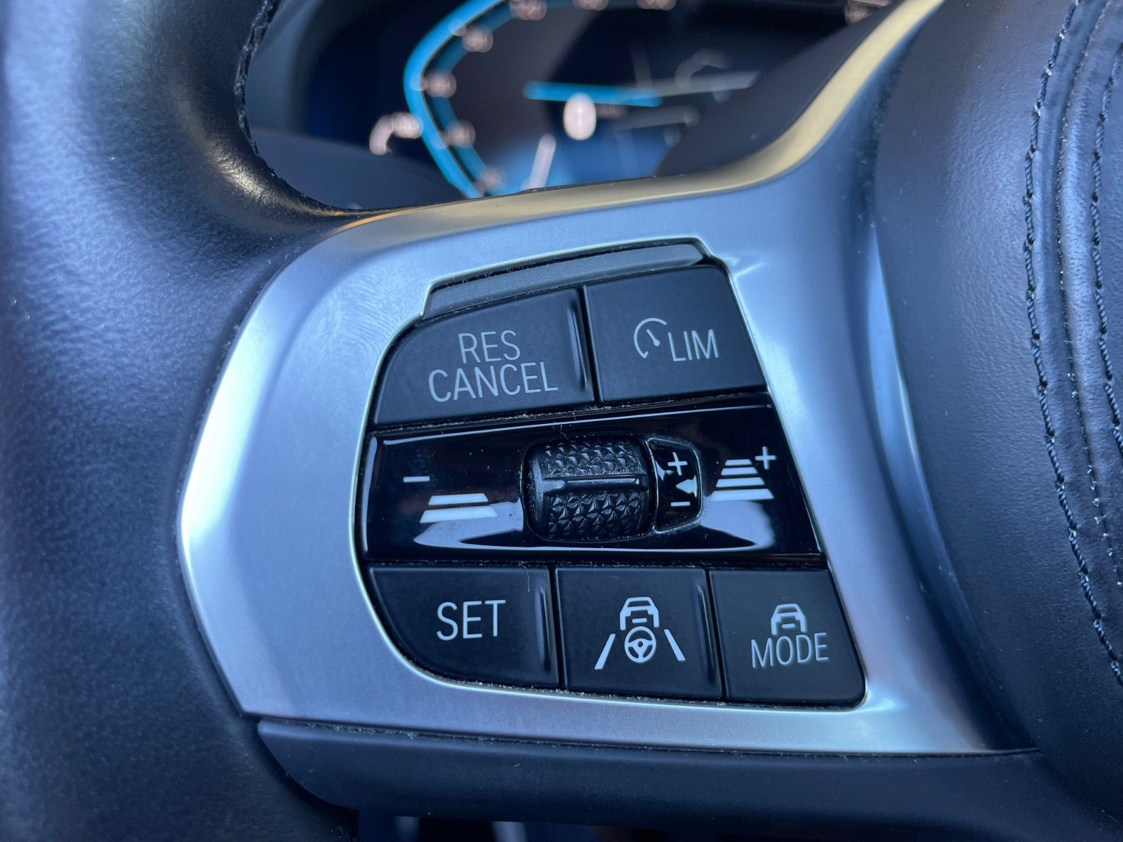 Grå BMW iX3 fra 2023