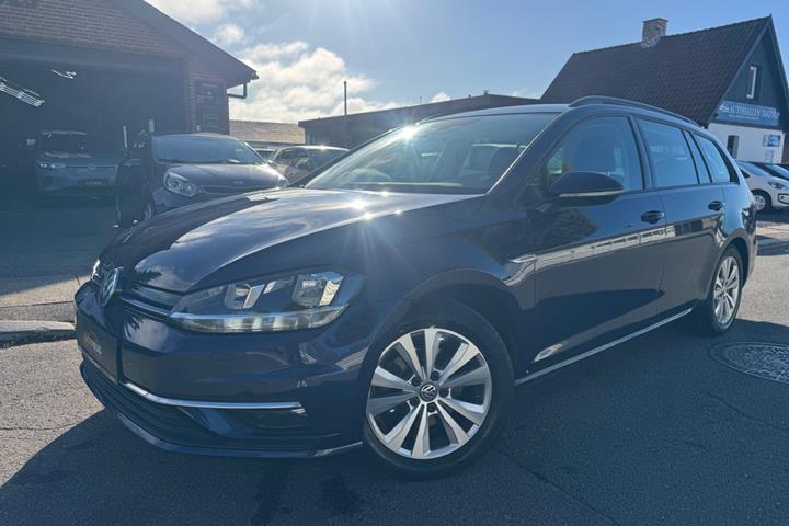 Blå VW Golf VII fra 2019