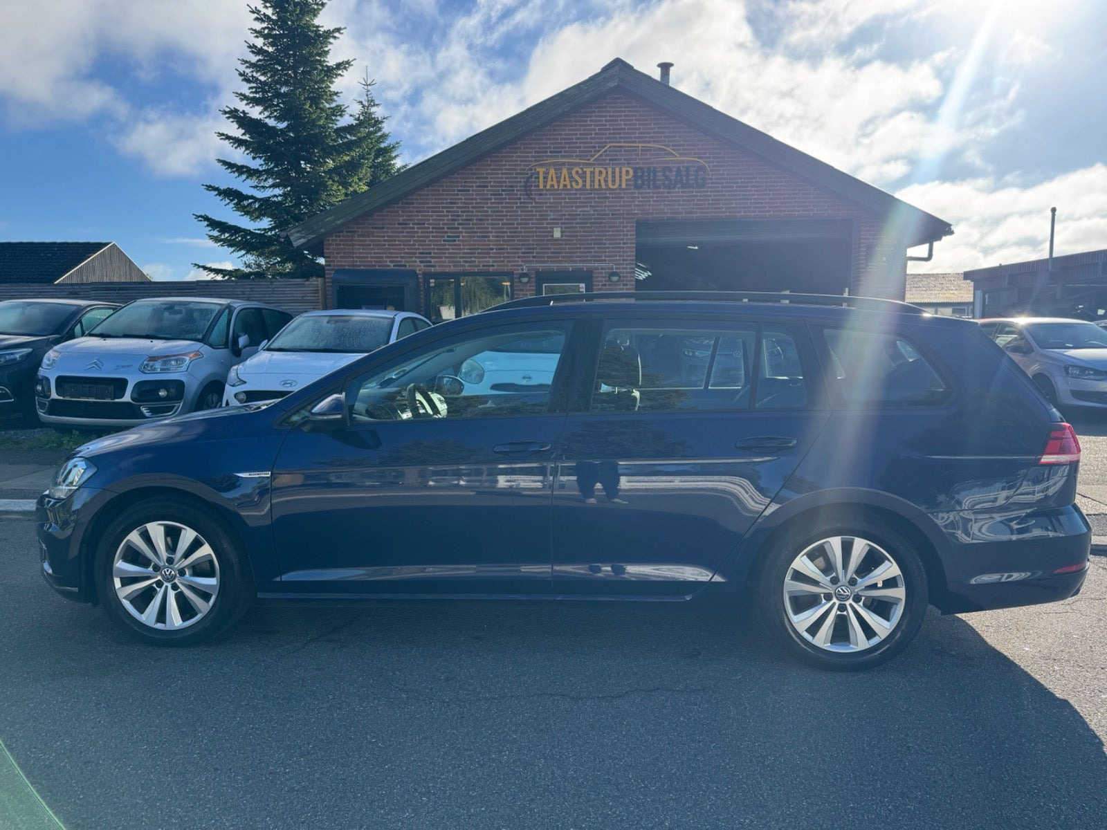 Blå VW Golf VII fra 2019