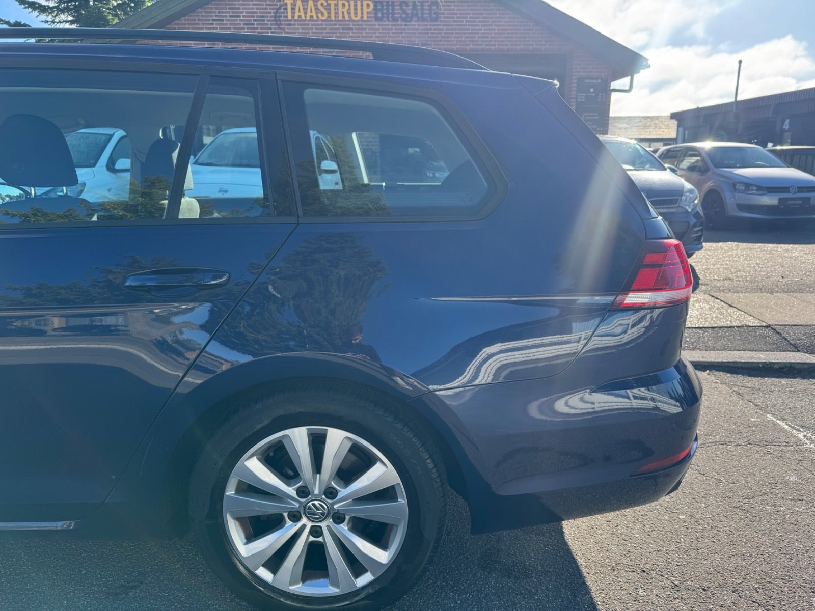 Blå VW Golf VII fra 2019