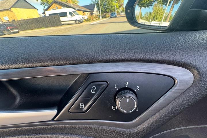 Blå VW Golf VII fra 2019