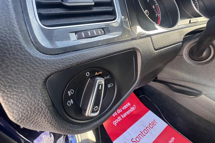 Blå VW Golf VII fra 2019