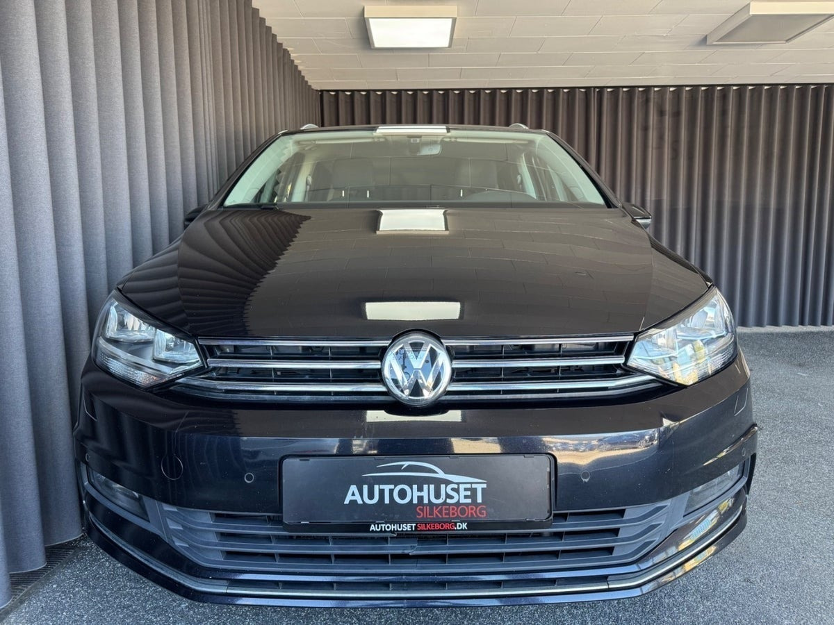 Sort VW Touran fra 2018