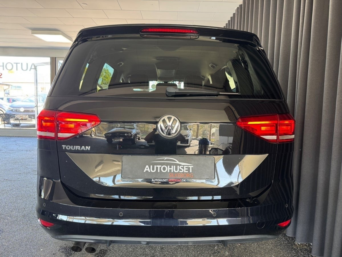 Sort VW Touran fra 2018