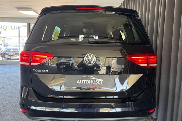 Sort VW Touran fra 2018