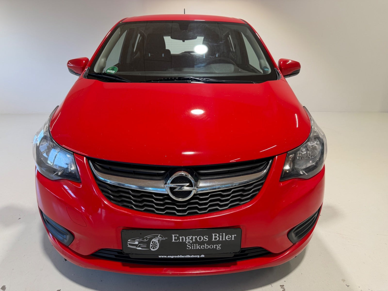 Rød Opel Karl fra 2016