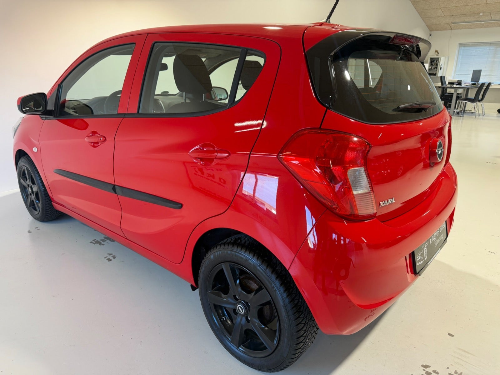 Rød Opel Karl fra 2016