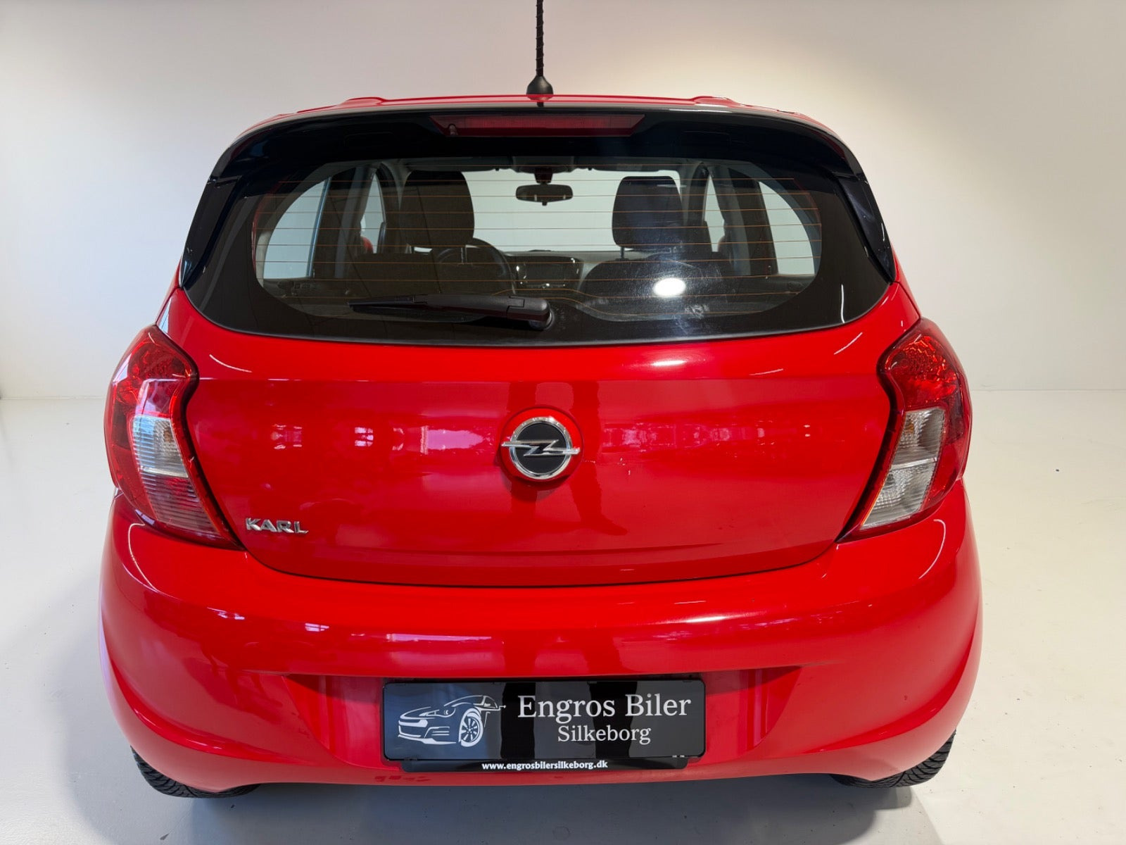 Rød Opel Karl fra 2016