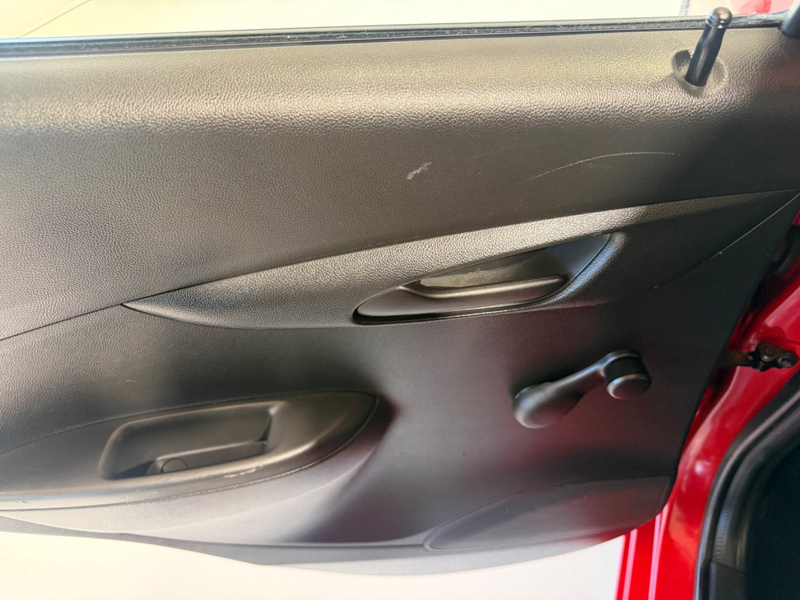 Rød Opel Karl fra 2016