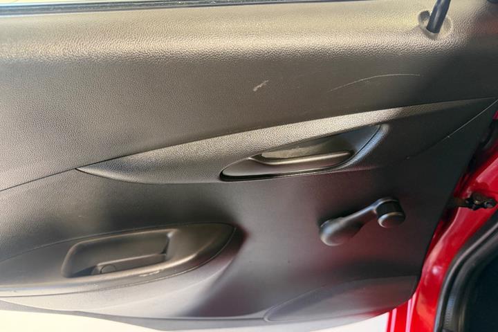 Rød Opel Karl fra 2016