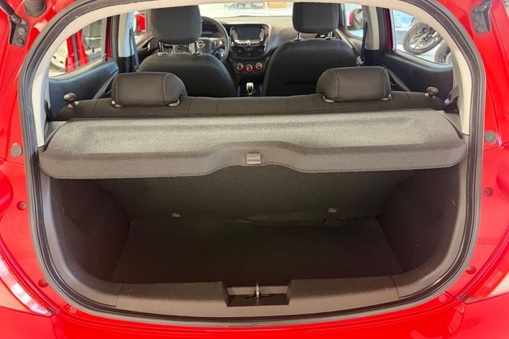 Rød Opel Karl fra 2016